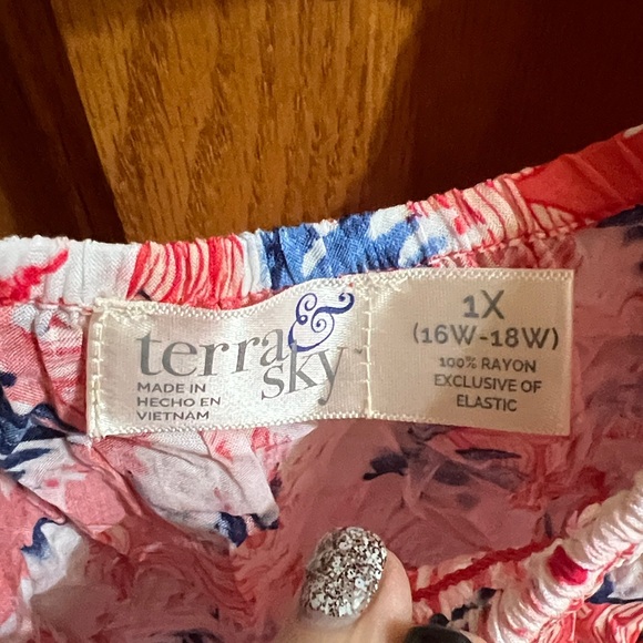 Terra and Sky 1XL (16w-18w) flowy blouse! NWOT - Picture 2 of 4